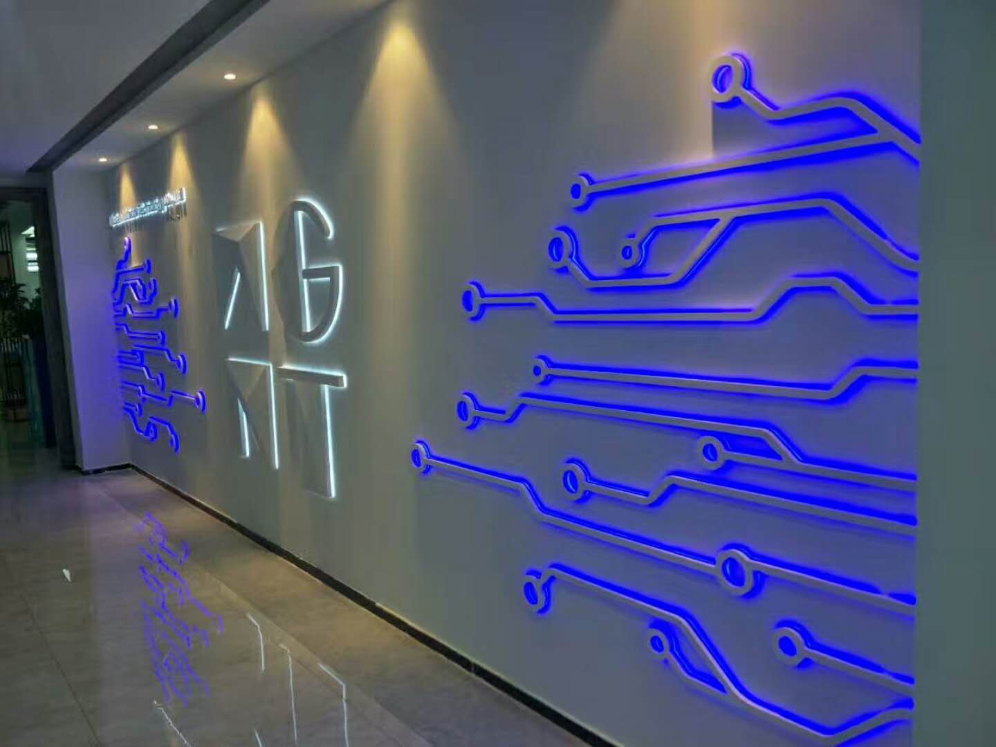 金登峰案例,帥氣的線條發光字線